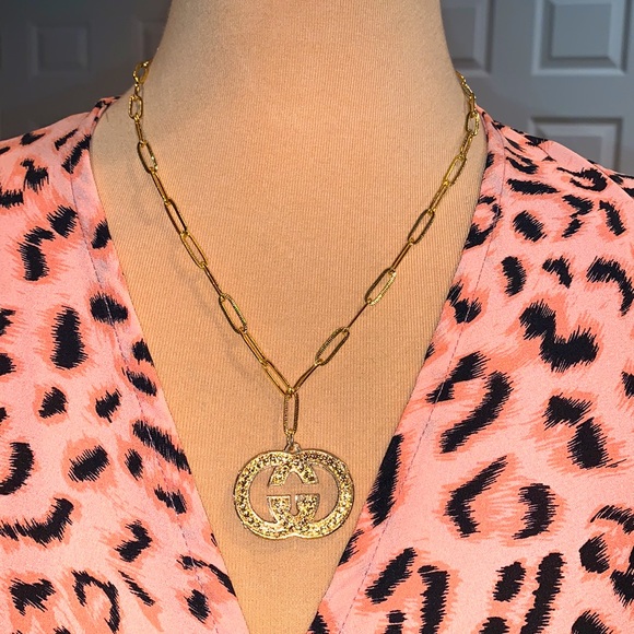 High Fashion Necklace with Gold Plated Link Chain and GG Crystal Medallion - Picture 4 of 4